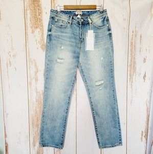 Light wash high rise mom jeans nwt